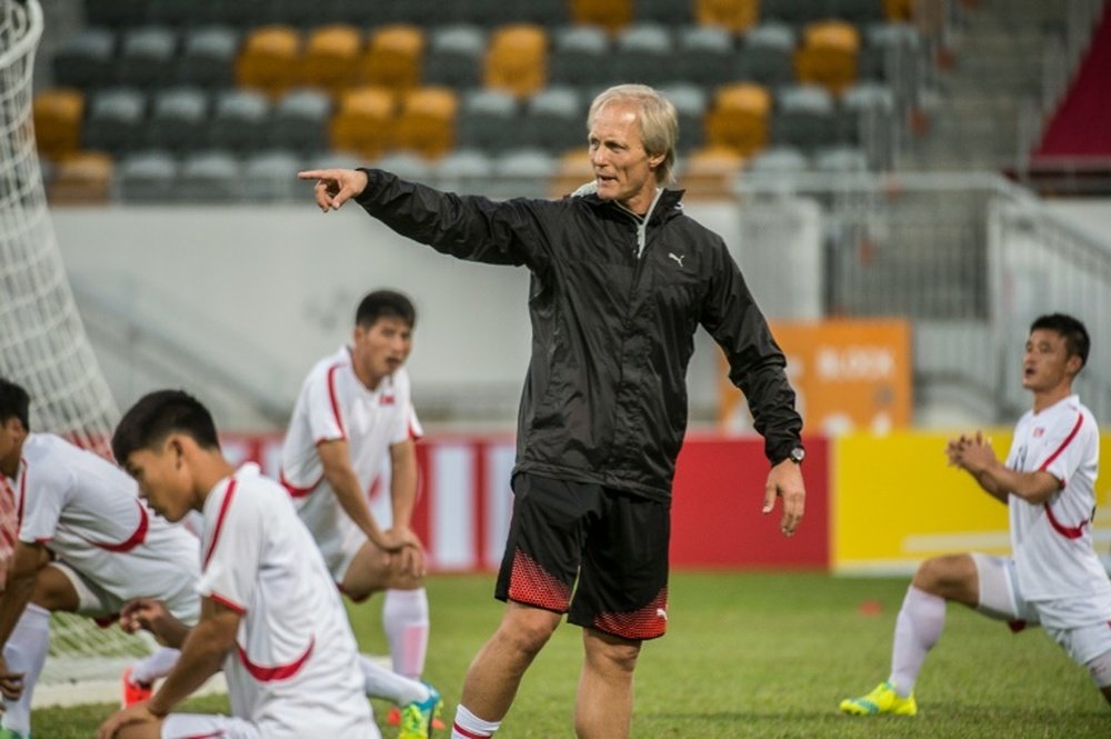 Le Norvégien Andersen dirige une séance dentraînement avec l'équipe de Corée du Nord de football. AFP