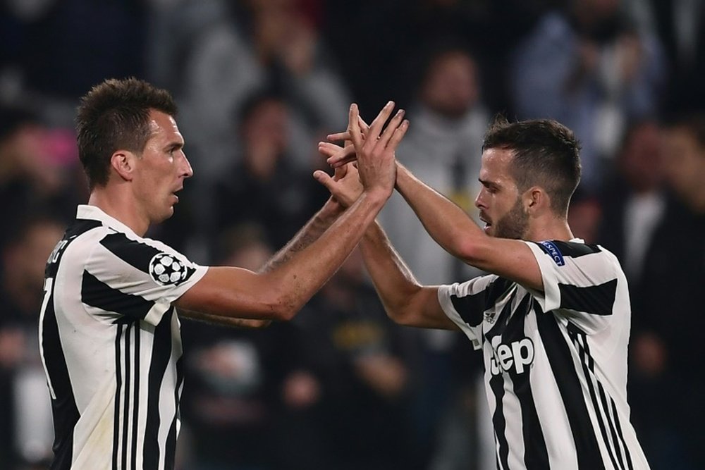 Mario Mandzukic et le Bosnien Miralem Pjanic, buteurs pour la Juventus face au Sporting. AFP