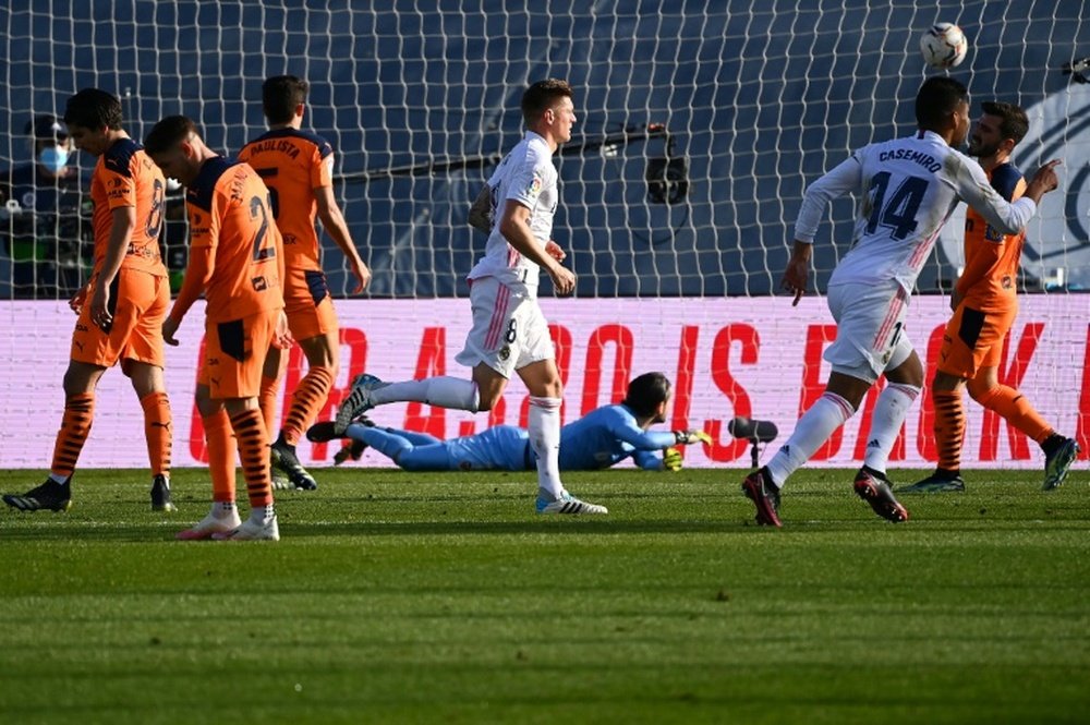 Kroos no solo dominó, también asistió y marcó. AFP