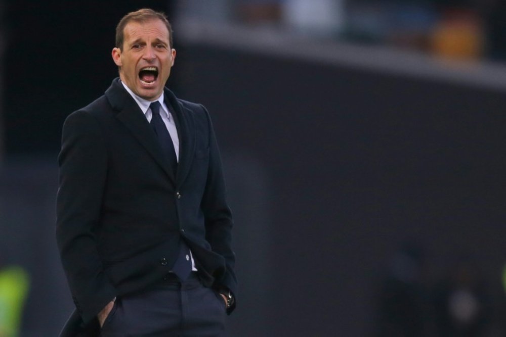 Lentraîneur de la Juventus Turin, Massimiliano Allegri, lors dun match de Serie A contre lUdinese, le 17 janvier 2016 à Udine