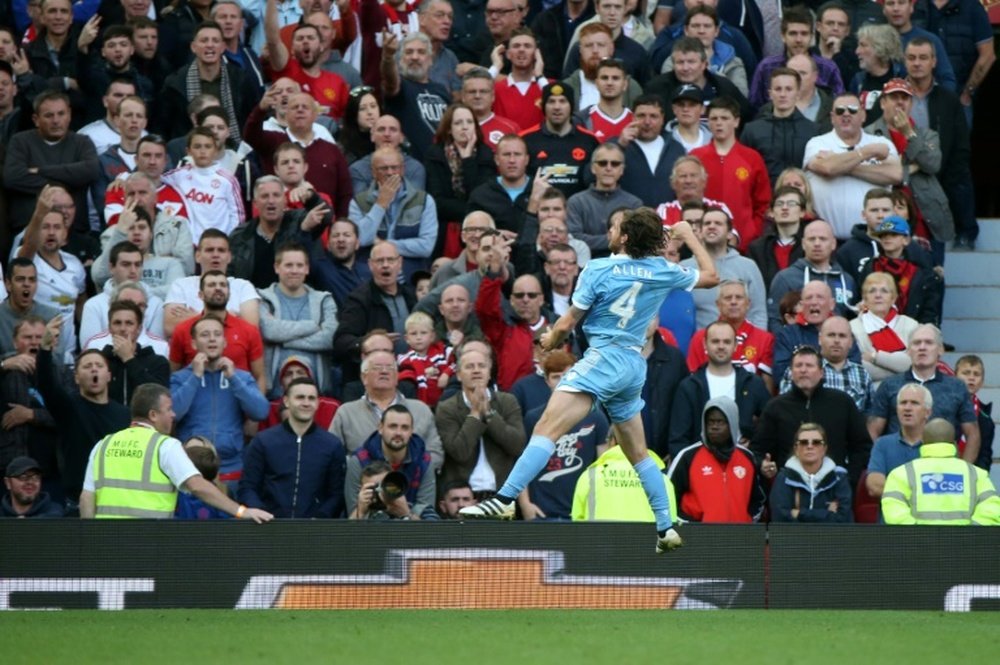 Allen, milieu de Stoke City, après avoir marqué le but de l'égalisation au Man. United. AFP