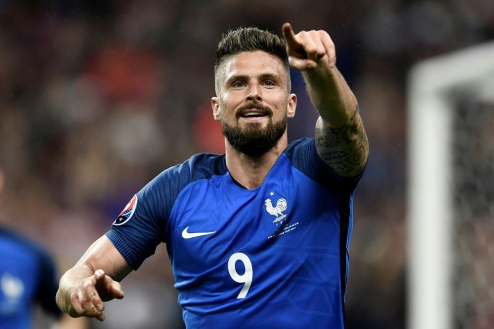 Arsenal want to offer Olivier Giroud to Napoli in an attempt to land Gonzalo Higuain. BeSoccer