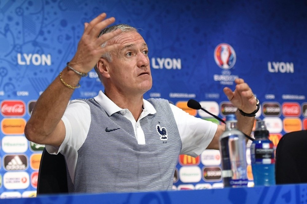 Le sélectionneur de léquipe de France Didier Deschamps en conférence de presse, le 25 juin 2016 à Lyon