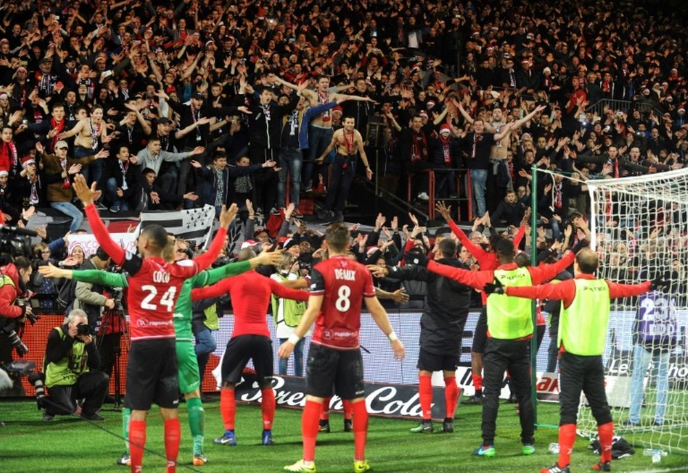 Les joueurs de Guingamp fêtent leur victoire face au PSG, le 17 décembre 2016 au Roudourou. AFP