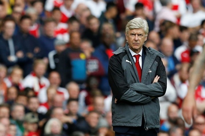 Wenger relaxed over Chelsea record