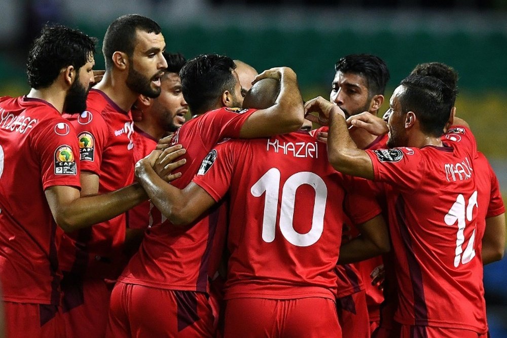 Les joueurs tunisiens se congratulent après un but contre le Zimbabwe lors de la CAN. AFP