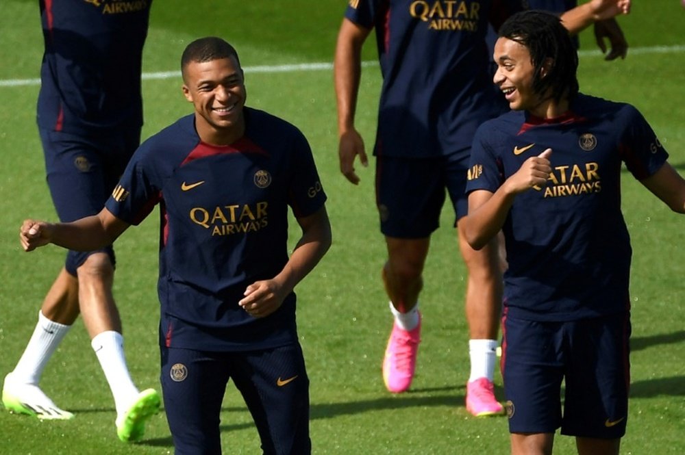 Ethan Mbappe (L) will stay at Paris Saint-Germain. AFP