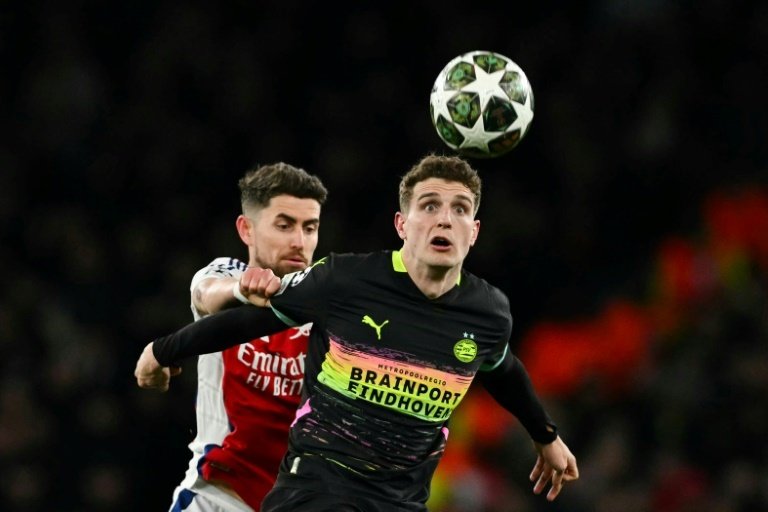 El PSV se divierte en el trámite del Arsenal