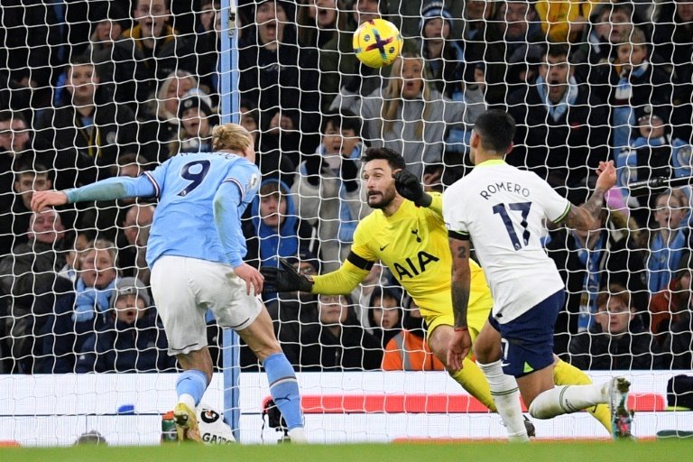 Tottenham have eye on retired goalkeeper!