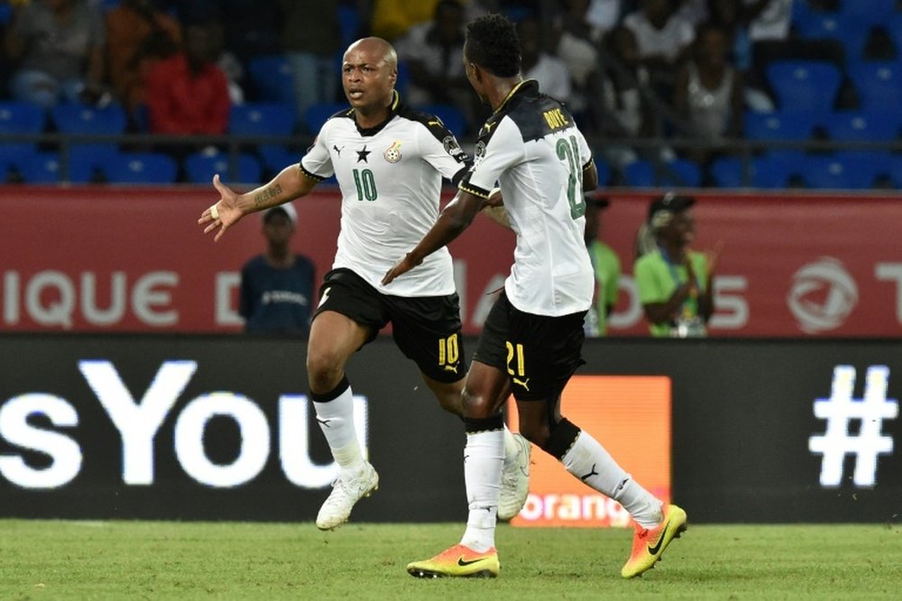 Lattaquant ghanéen André Ayew, célébrant son but avec John Boye lors du quart de finale. AFP