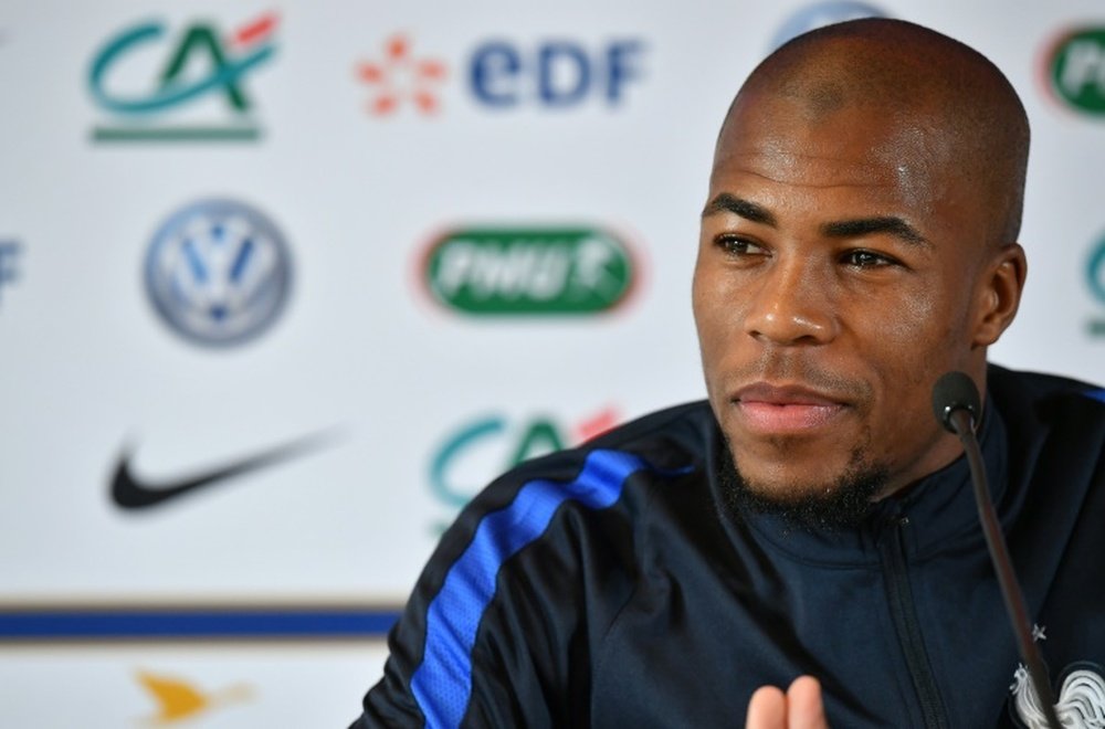Arsenal are looking to hijack Monaco's €15m deal for Lille full-back Djibril Sidibe. BeSoccer