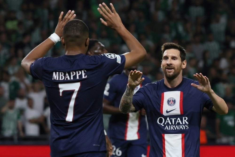 Messi quiere el mismo sueldo que Mbappé. AFP