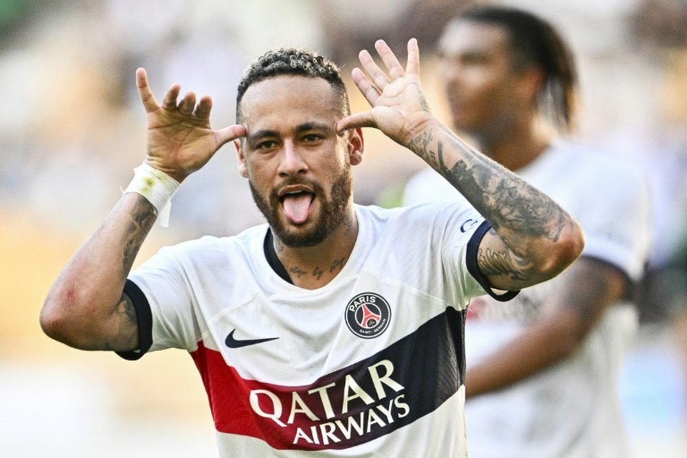 Neymar aceita reduzir o salário para voltar ao Barça. AFP