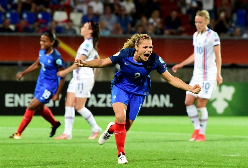 Francia sacó tres punto de forma agónica desde el punto de penalti. AFP