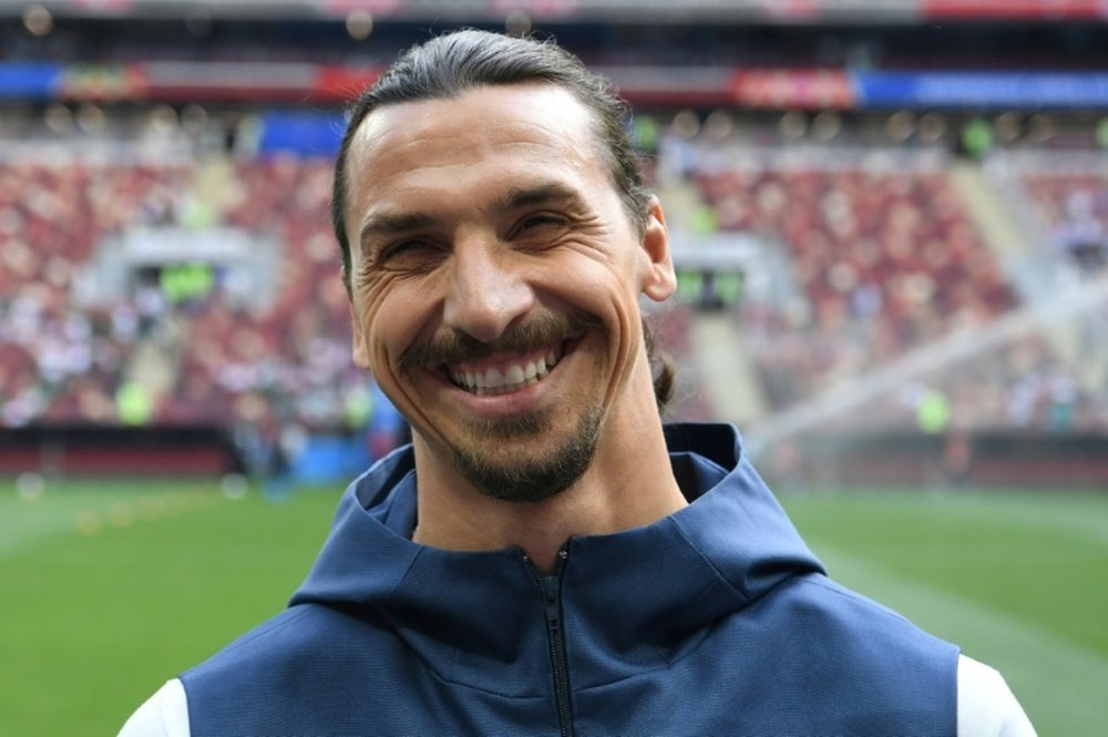 Zlatan Ibrahimovic se quedó con un once lleno de Ibras. AFP