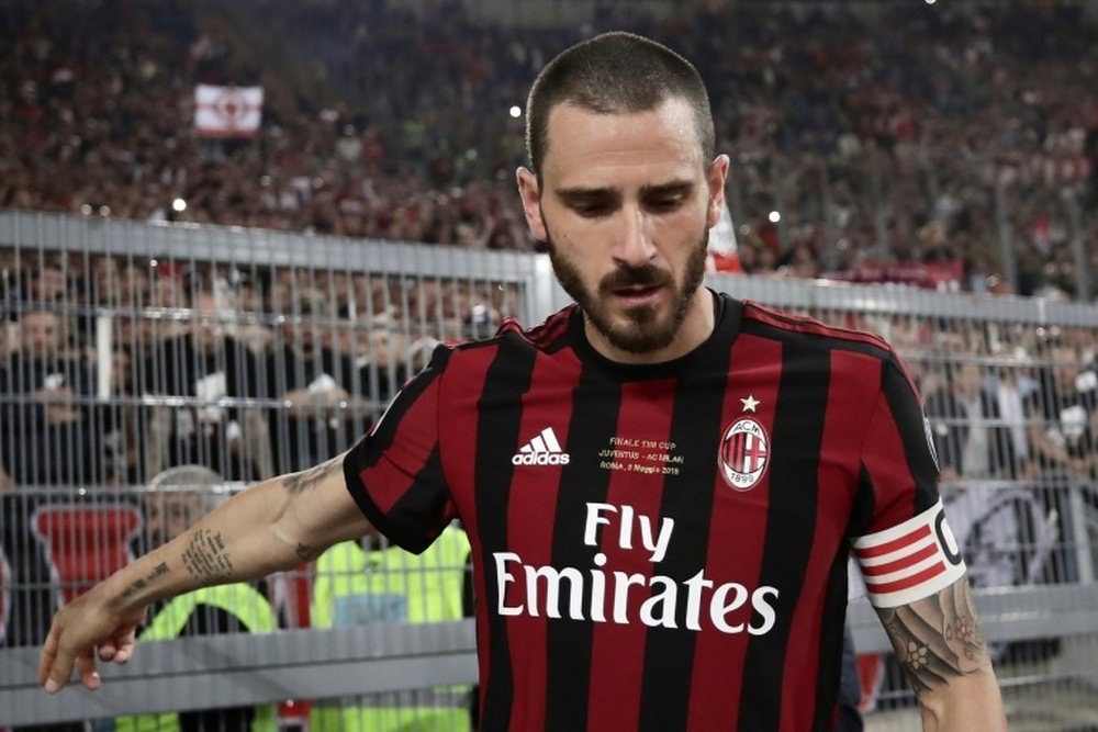 Bonucci recibió una multa del Milan de 100.000 euros... ¡por una roja! AFP
