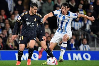 Real Sociedad's Robin Le Normand is on Atletico Madrid's radar. The poor defensive performance of Simeone's men has prompted the club to scour the market for reinforcements at the back.