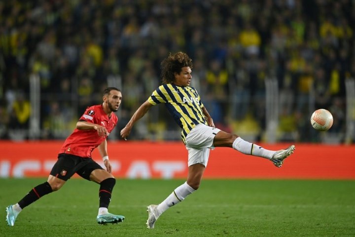 Fenerbahçe y Rennes empataron a tres. AFP