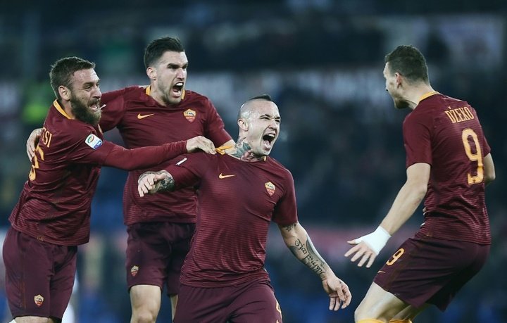 Roma vence Juventus e complica as contas do título em Itália