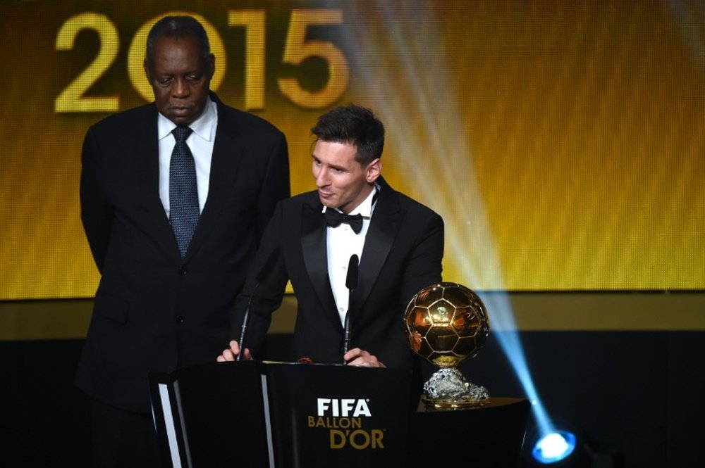 Lionel Messi reçoit son 5e Ballon dOr, le 11 janvier 2016 à Zurich