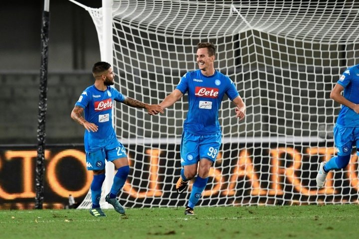 Napoli consegue vitória dramática para seguir na perseguição à Juve