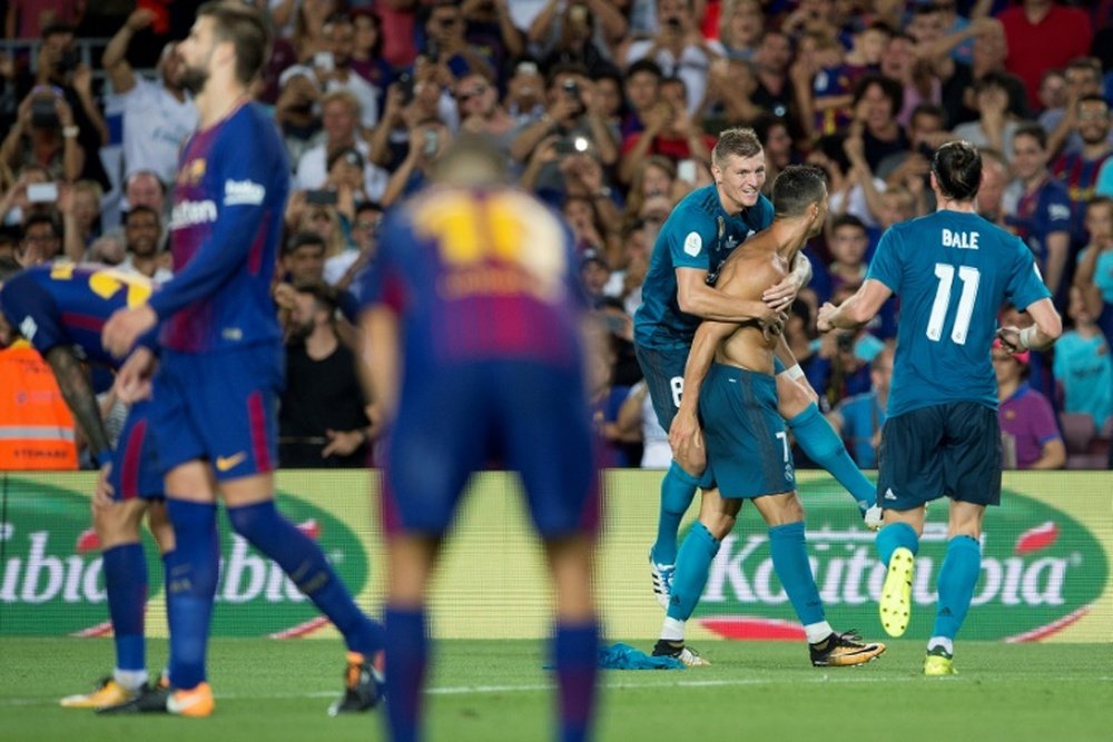 Cristiano Ronaldo fête avec ses coéquipiers son but face au Barça, en Supercoupe d'Espagne. AFP