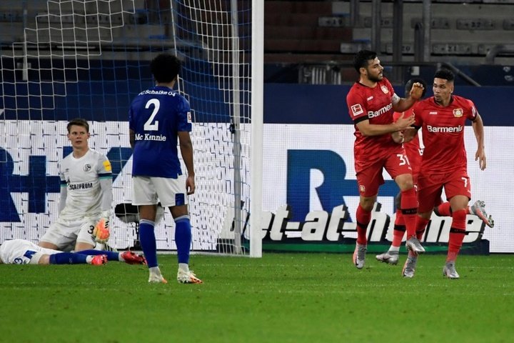 Leverkusen empata com o Schalke e entra no G-4