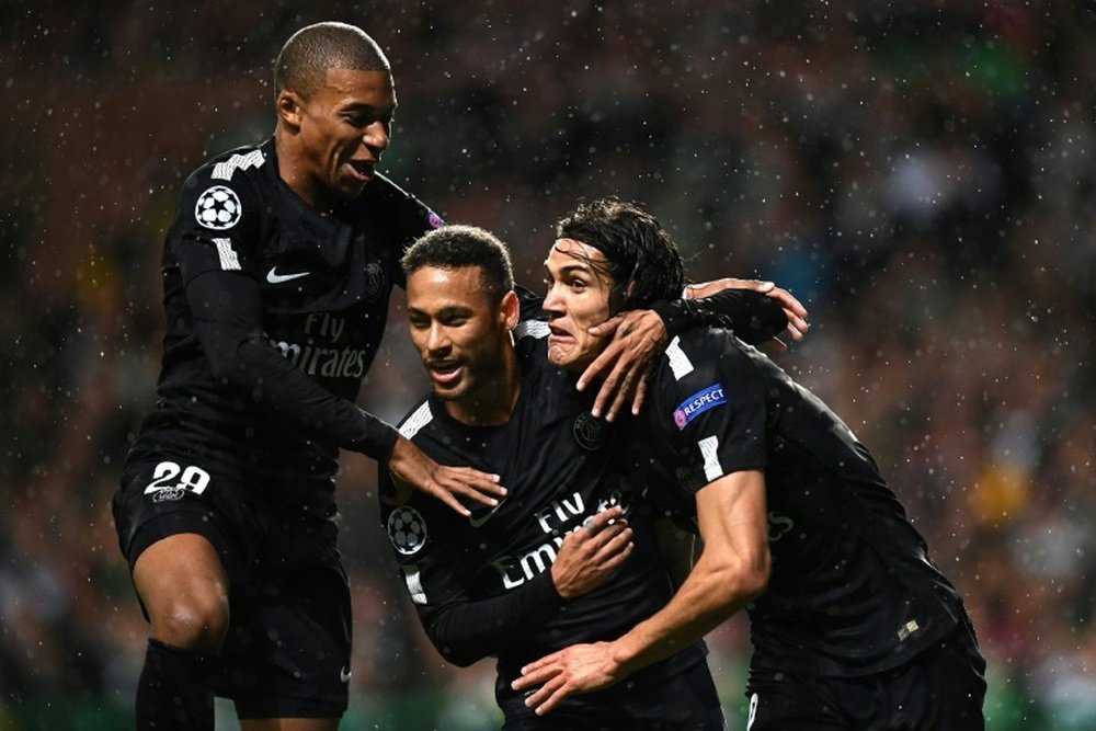 Kylian Mbappé (g), Neymar (c) et Edinson Cavani après l'ouverture du score. AFP