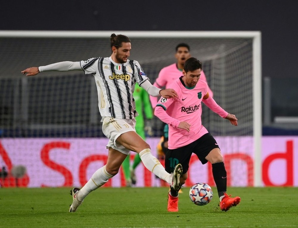 El Barça fardó de 'GOAT' con Messi y la Juve avisó a los 'culés' para la vuelta. AFP