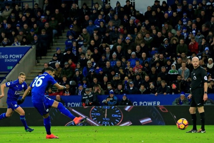 El Leicester 'renace' con uno menos y empata un 2-0 ante el Stoke en 15 minutos