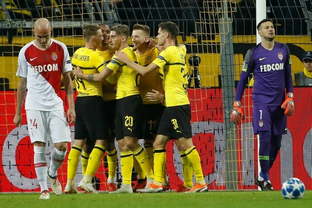 El Borussia Dortmund se llevó la victoria por 2-0 contra el Mónaco. AFP