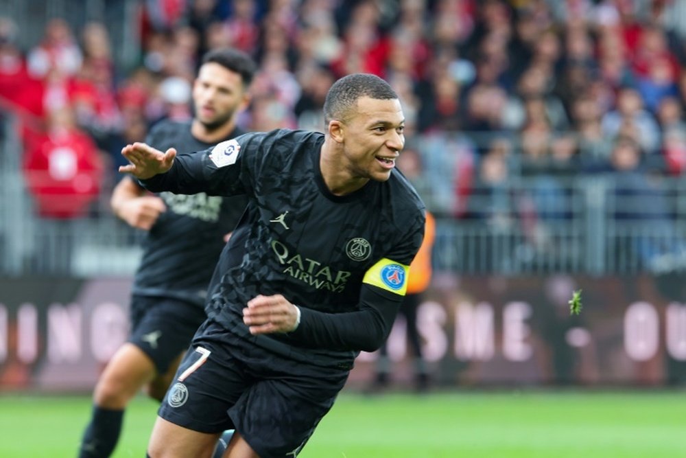 Kylian Mbappé délivre le PSG d'une magnifique reprise de volée. afp