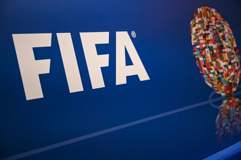 La FIFA podría unir los dos mercados. AFP