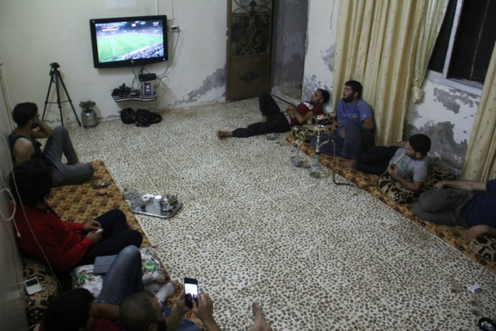 Les supporters syriens réunis autour du match entre le Portugal et la Hongrie. AFP