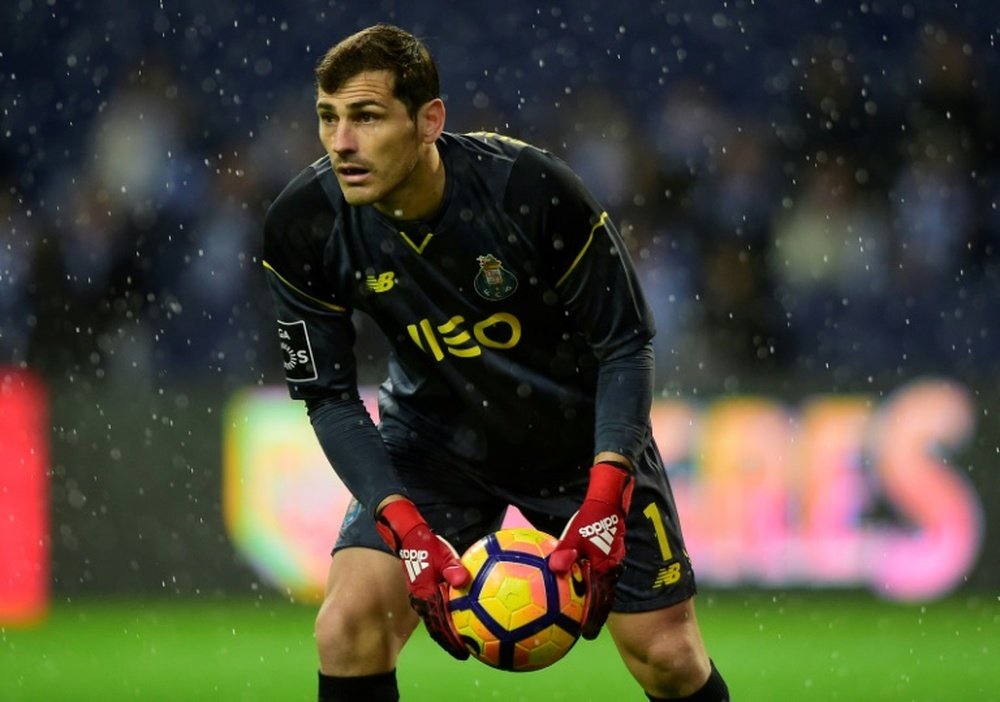 Casillas volvió a estar bajo palos en la portería del Oporto. AFP/Archivo