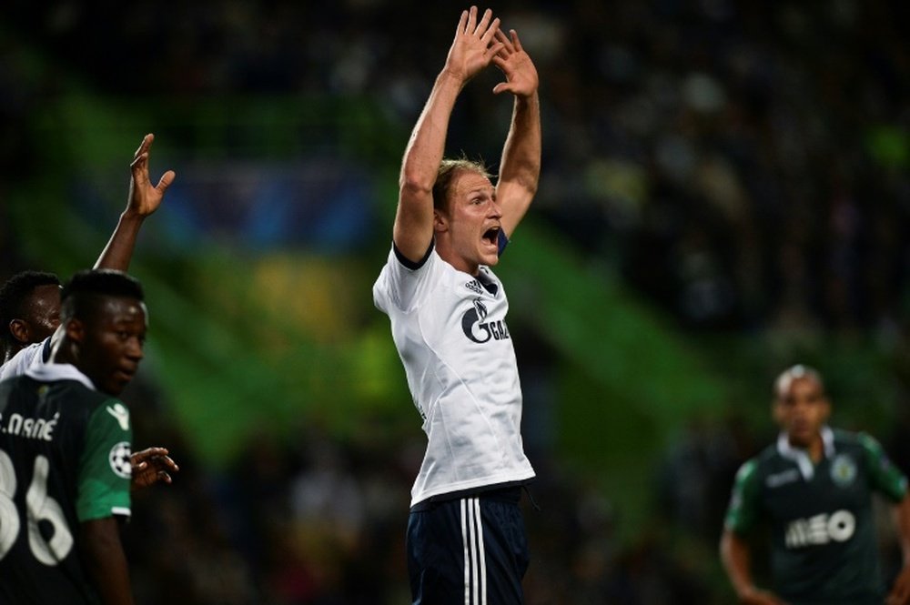 Benedikt Höwedes podría dar el salto al fútbol inglés. AFP/Archivo