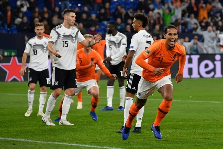 Holland shock Germany with late double blow