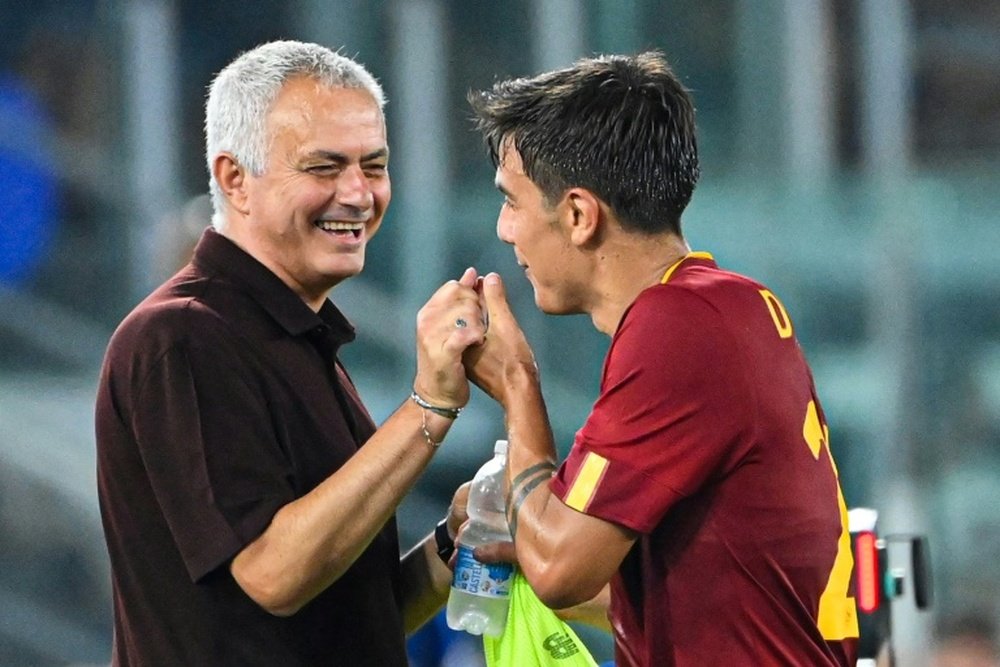 Dybala, muy a gusto con Mourinho en la Roma. AFP