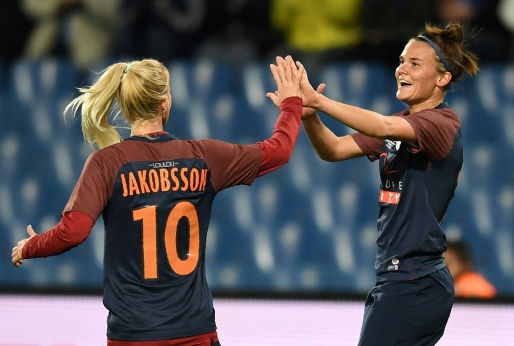 Sofia Jakobsson et la Danoise Katrine Veje après un but pour Montpellier contre Brescia. AFP