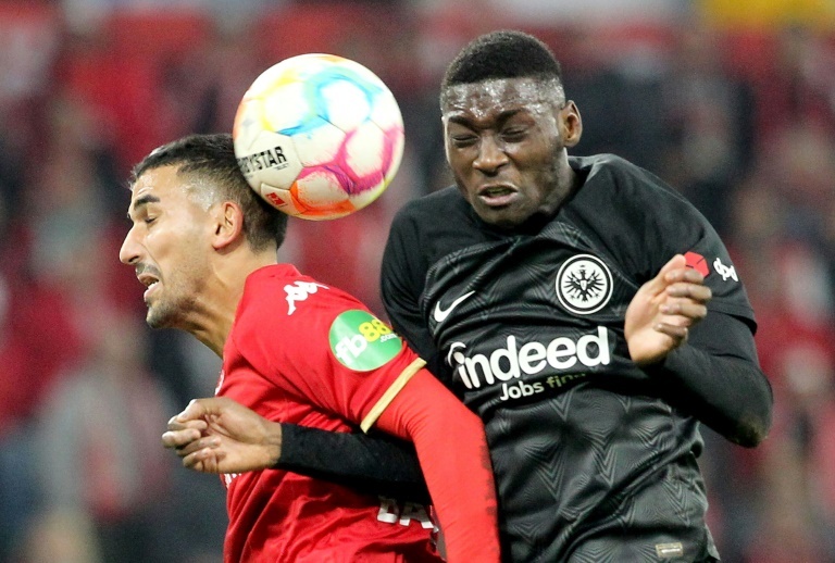 Kolo Muani acuesta al Eintracht de Frankfurt en puesto de Champions