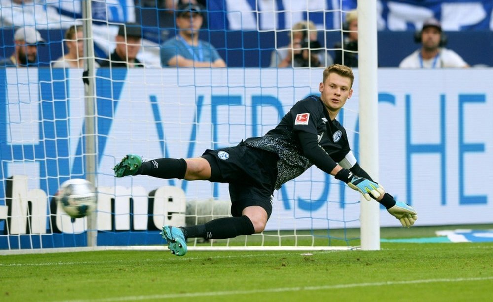 Seguidores del Schalke 04 amenazan al agente de Nübel. AFP