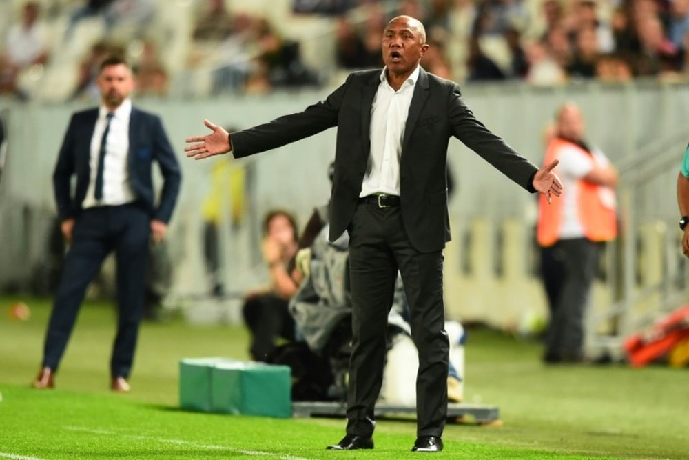 L'entraîneur de Guingamp Antoine Kombouaré replace ses joueurs opposés à Bordeaux. AFP