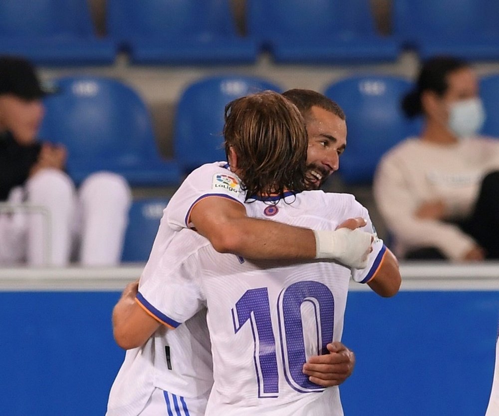 Benzema e Modric terminam contrato em 2022 e o Real precisa decidir. AFP