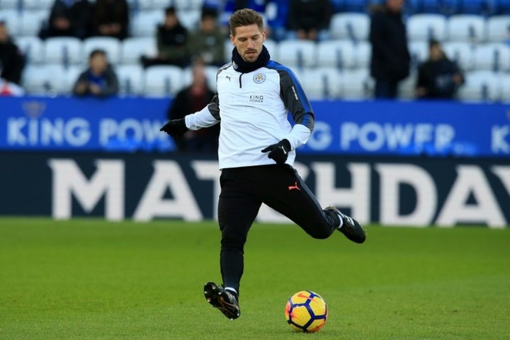Leicester goleia na estreia de Adrien Silva