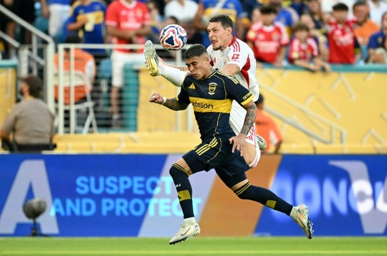 Benfica arranca empate com um a menos contra o Boca Juniors