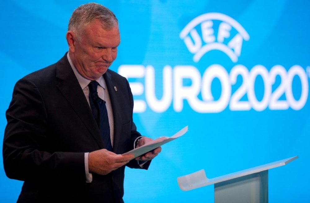 Le patron de la FA Greg Clarke, lors du lancement du logo de l'Euro-2020 à Londres. AFP