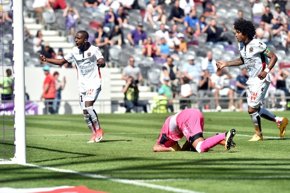 Les joueurs niçois fêtent légalisation contre Toulouse signée Valentin Esseyricau Stadium. AFP