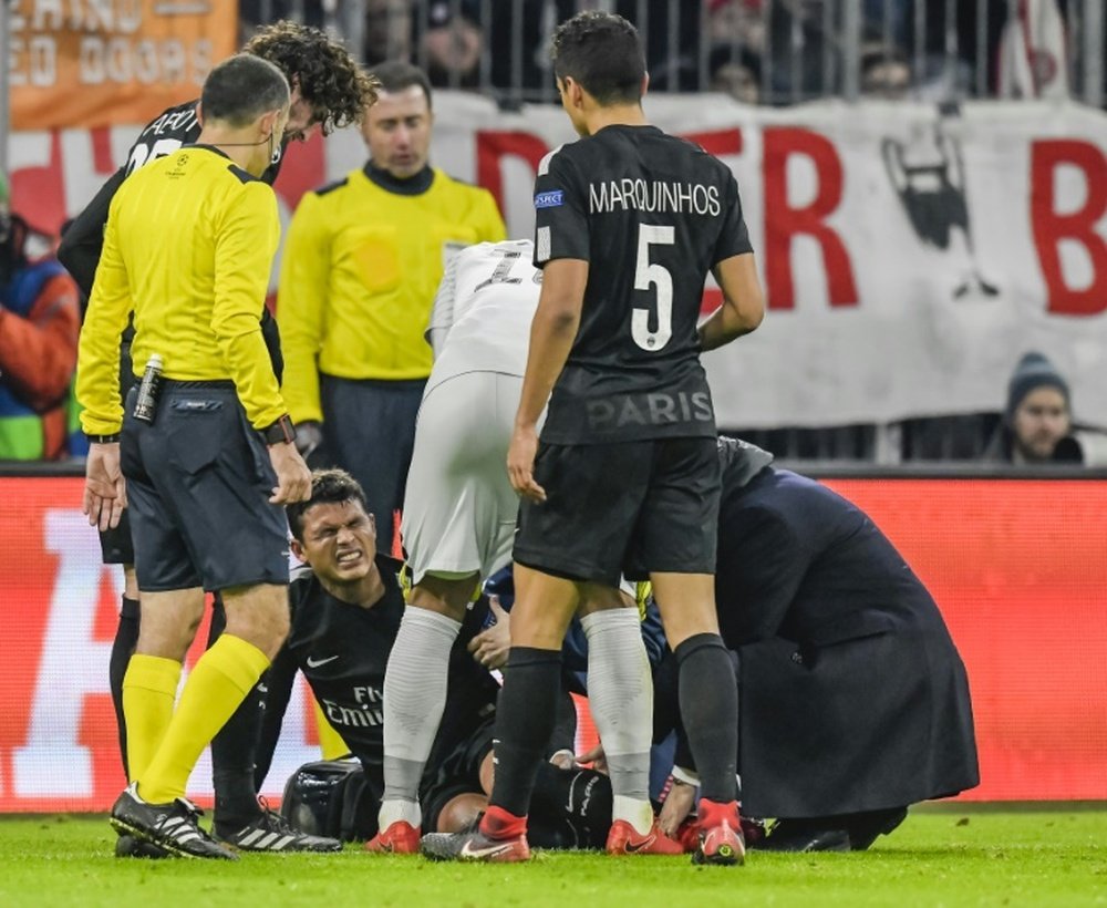 Le défenseur du PSG Thiago Silva blessé lors du match contre le Bayern. AFP