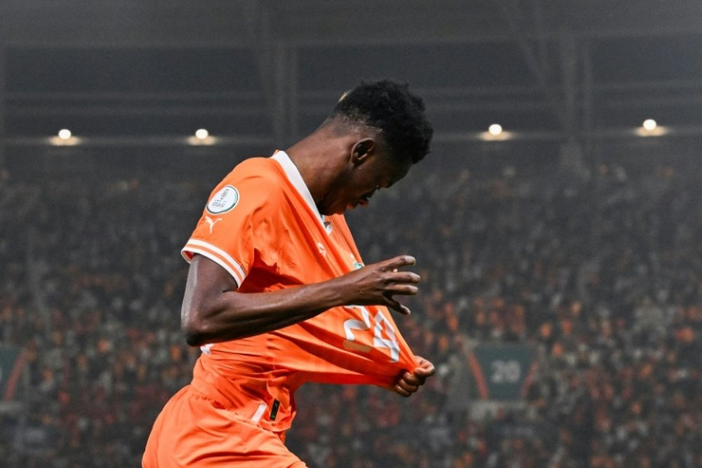 Simon Adingra firmó las asistencias de los goles que obraron la gloria de Costa de Marfil. AFP