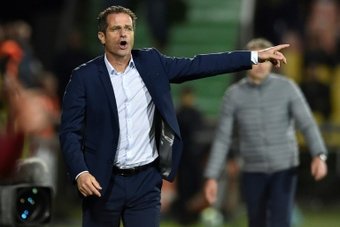 Le club de Ligue 2, Amiens, a annoncé s'être séparé de son entraîneur, Philippe Hinschberger, après moins de deux ans de collaboration. C'est le directeur de la formation qui prendra sa succession jusqu'à la fin de la saison en cours.